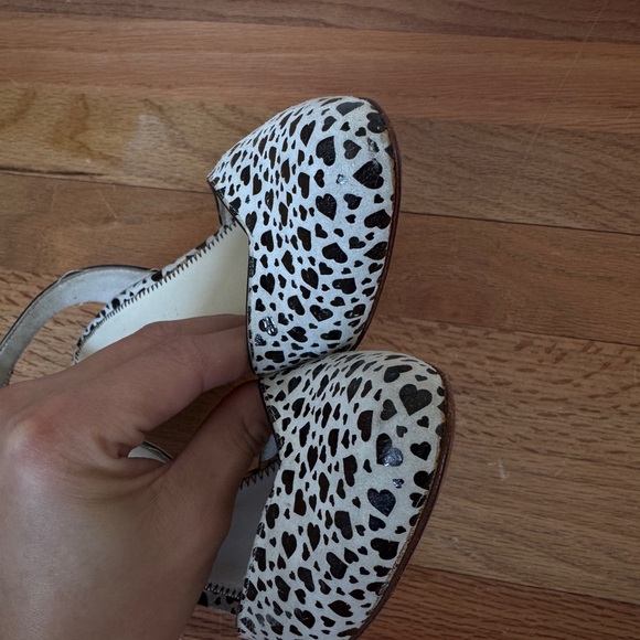 Marc Jacobs Black  Heart‎ Print Slingback
Heels Pump Size 36 - Picture 3 of 6